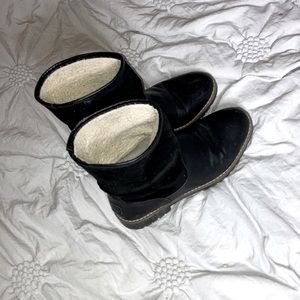 Never been worn black nautica boots with wool on the inside